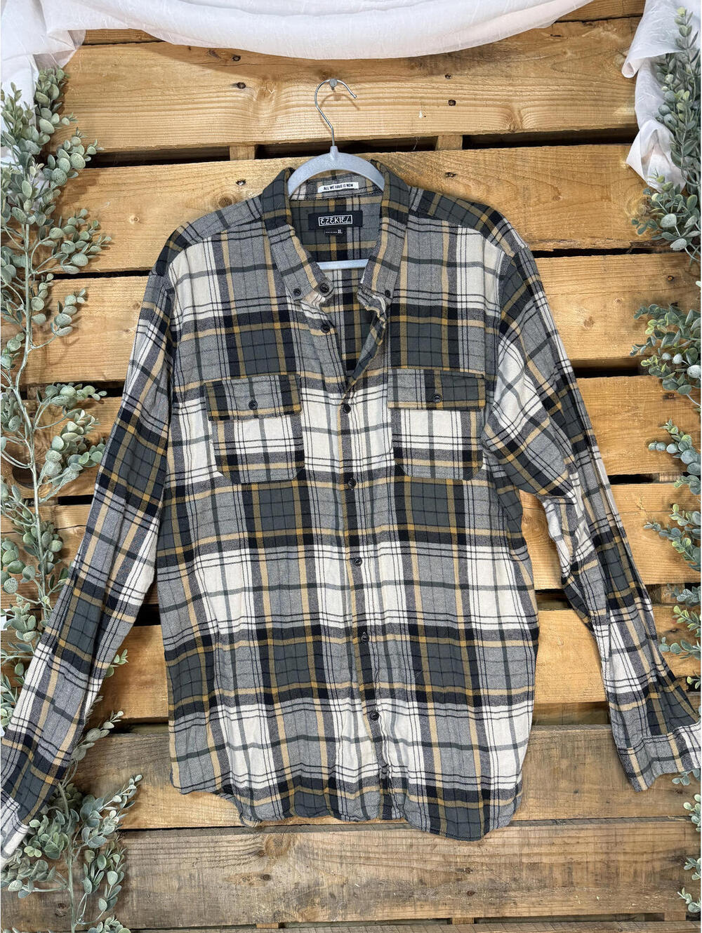 Ezekiel XL Plaid Flannel Button Down Long Sleeve Shirt
